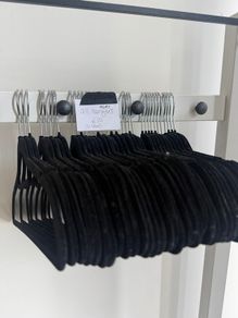 Velvet Hangers x33