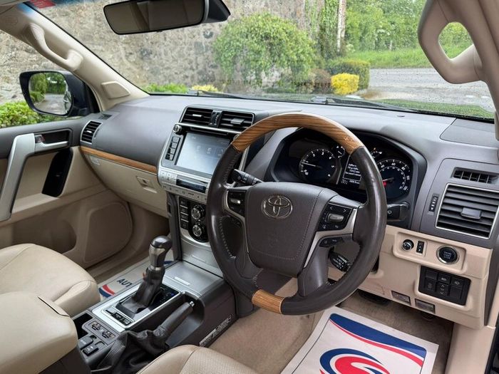 Toyota Landcrusier Invincible 7 Seats