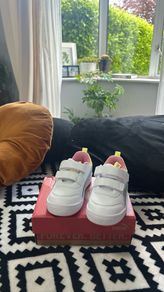Kids trainers / shoes