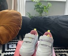 Kids trainers / shoes