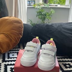 Kids trainers / shoes