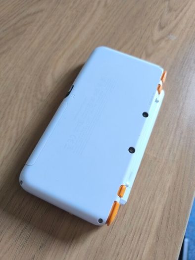 Nintendo 2DS XL Orange with 20 games