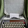 Brother Deluxe 1350 Vintage typewriter (in working order) Image 3