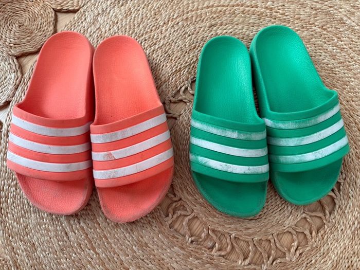 adidas flip flop / aqua slides size 5