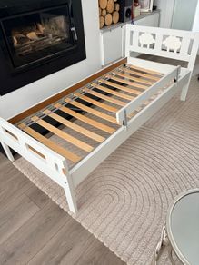 Toddler bed with guardrail