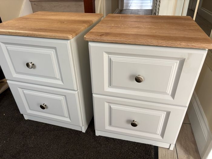 Bed side lockers
