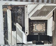 ROG Strix Z-790A gaming WiFi DDR5 (Ram not included)