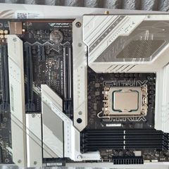 ROG Strix Z-790A gaming WiFi DDR5 (Ram not included)