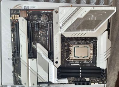 ROG Strix Z-790A gaming WiFi DDR5 (Ram not included)