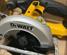 De Walt Cordless Circular Saw & Extra Blade