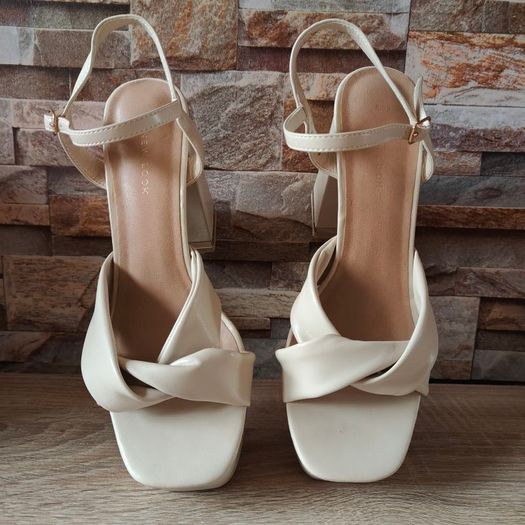 Cream Platform Sandals, size 6 NEW LOOK
