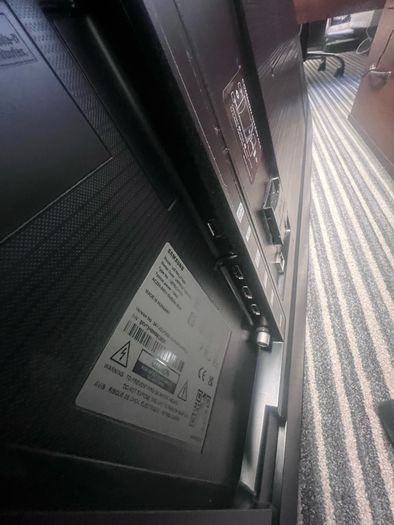 75 inch flatscreen tv READ AD