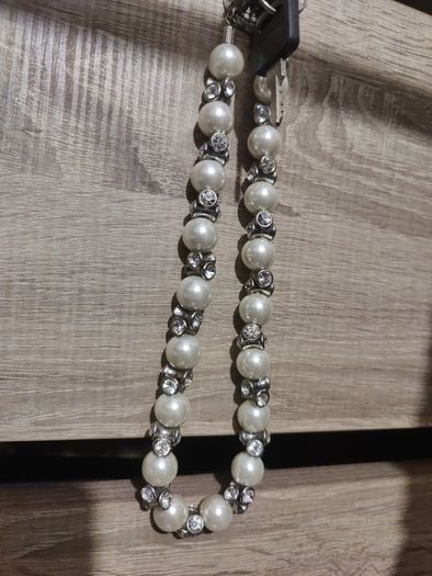 pearl necklace