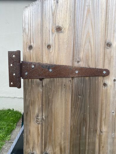 Side Gate
