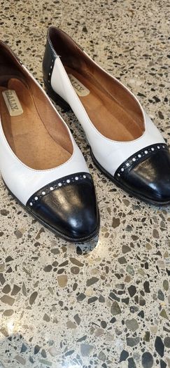 Bally Ballet pumps black white leather