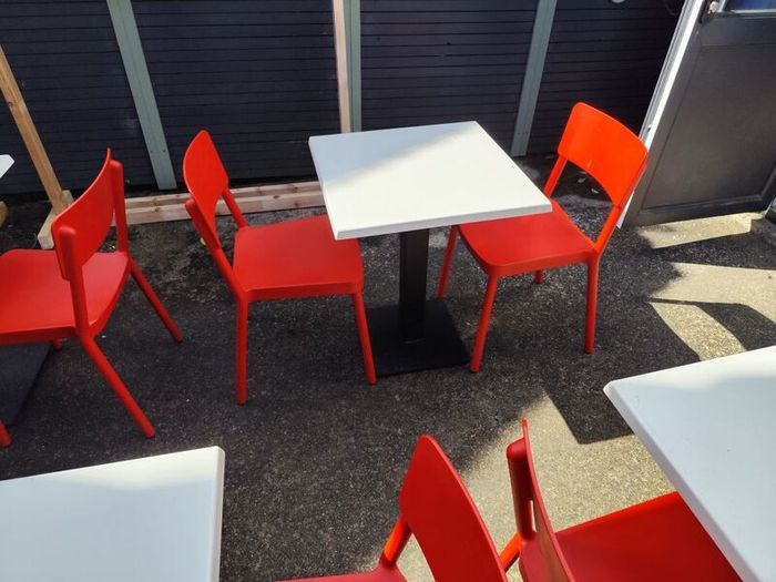 Cafe. Deli style seating