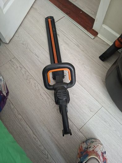 WORX NITRO 20V Cordless Brushless Hedge Trimmer.