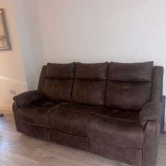 Recliner sofa + free cushions