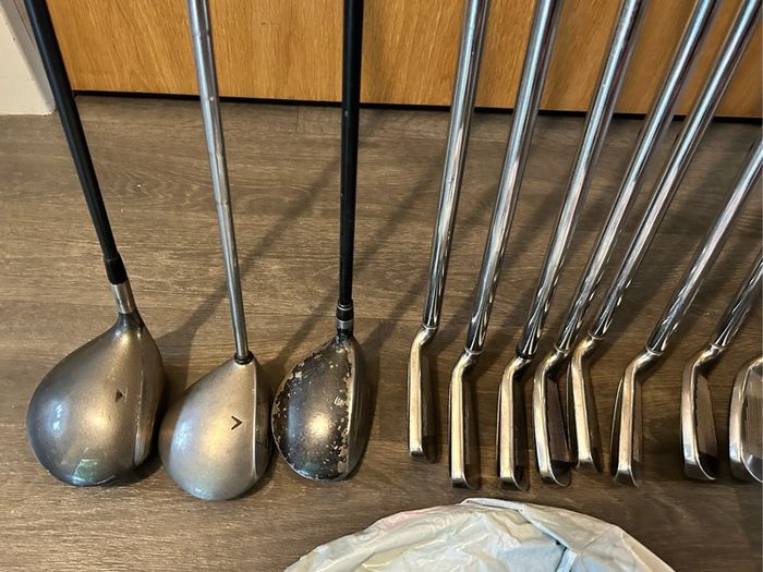 Full beginner golf set Titleist and Wilson with bag and golf balls