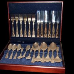 Pristine Unused Newbridge Silverware 24-Piece Cutlery Set in Wooden Canteen