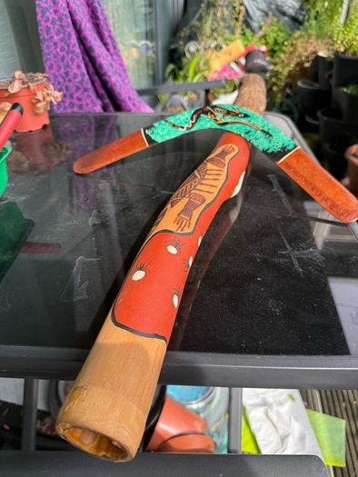 Authentic Aboriginal boomerang and didgeridoo, 88cm