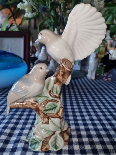 Vintage figurine of two birds