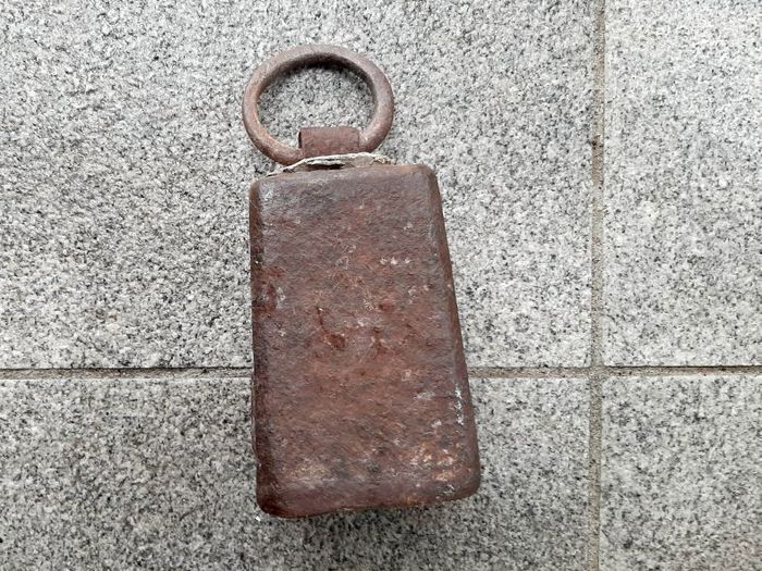 Antique weight