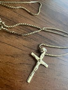 Gold chain 18k carat with pendant cross Hallmarked gold