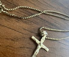 Gold chain 18k carat with pendant cross Hallmarked gold