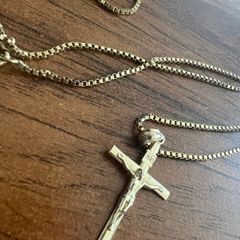 Gold chain 18k carat with pendant cross Hallmarked gold
