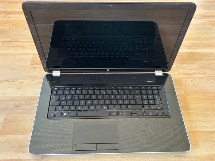 HP Pavilion 17 Notebook PC Laptop with 16GB Memory