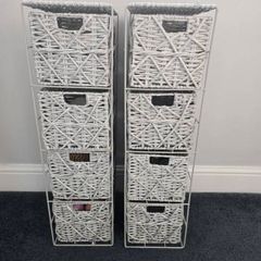 2 storage drawers