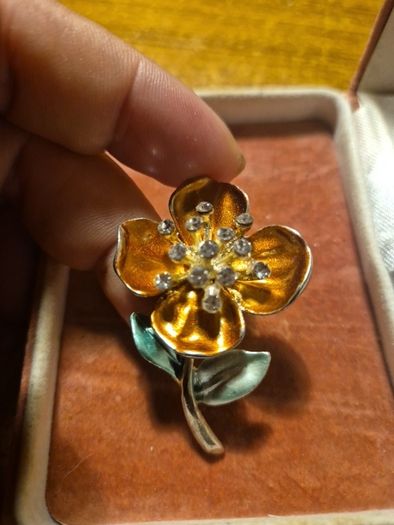 Vintage Brooch Flower