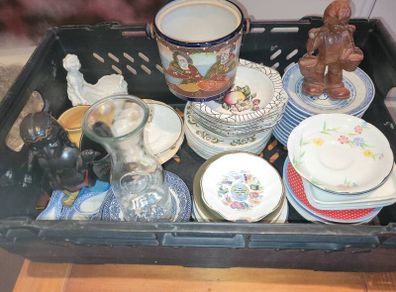 Collection of saucers,bowls etc