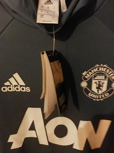 manchester united training jumper