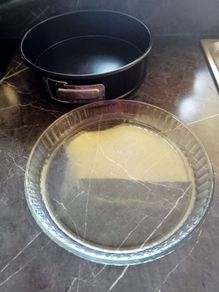 Metal baking tin & Pyrex Pie/Tart dish