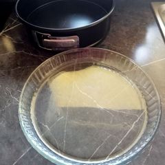 Metal baking tin & Pyrex Pie/Tart dish