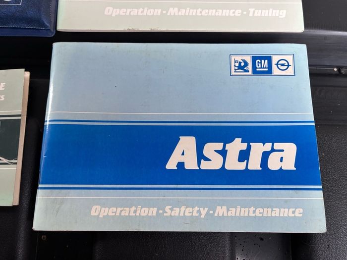 Vintage Opel Astra owners manual