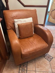 Superb Brown Leather Suite