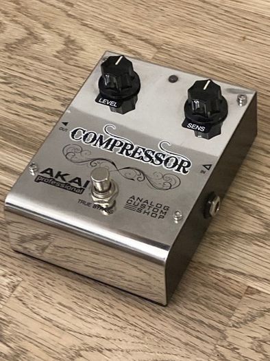 AKAI Professional Compressor Guitar Pedal  Excellent Condition