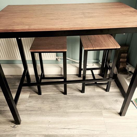 kitchen breakfast bar and stools still available