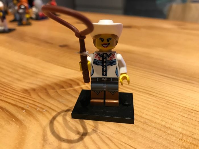 Lego Collectible Minifigures Cowgirl series 8
