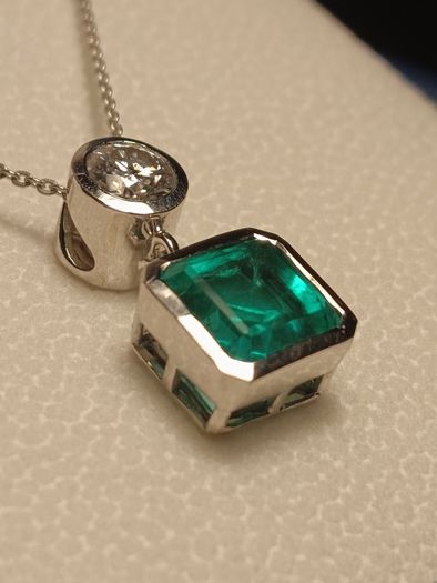 Emeraldine Quartz and Real Moissanite Pendant and Chain