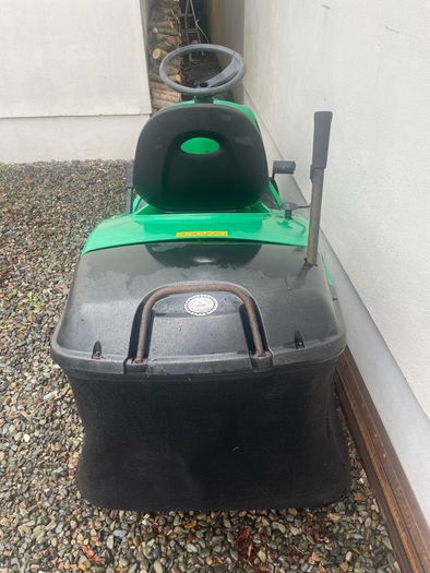 Ride on lawnmower