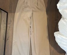 Zara beige wide leg trousers with darts size xs