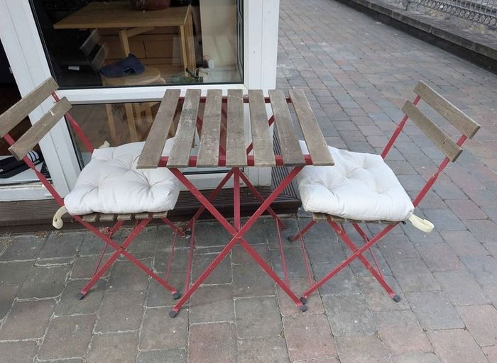 outdoor folding table and chair set including cuchions