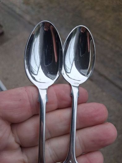12 X John Round Fiddle Pattern Sterling Silver Teaspoons Plus Tongs (275 grams)