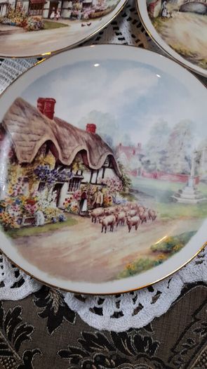 Royal  Crest 3 decorative plates