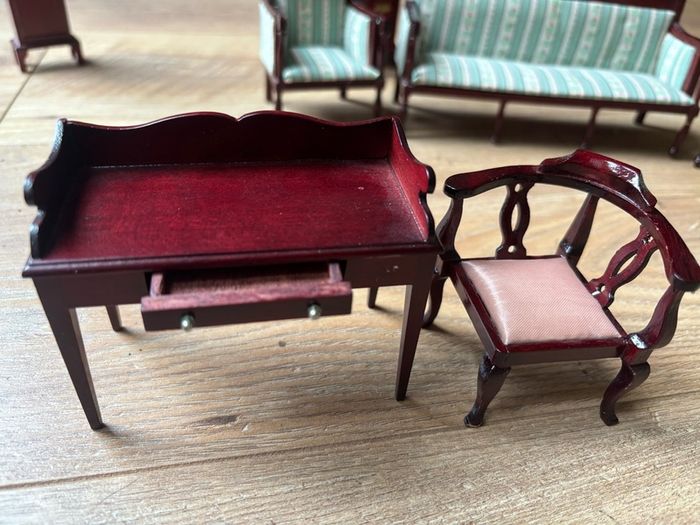 Quality Dolls House Mahogany Furniture Set 12 pieces
