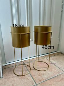 2 pot holders